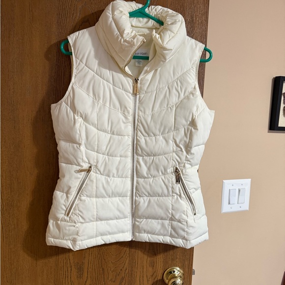 Calvin Klein Ivory Quilted Puffer Vest with Gold Zippers - Picture 2 of 7